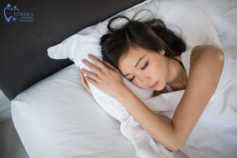 Nâng cao gối khi ngủ