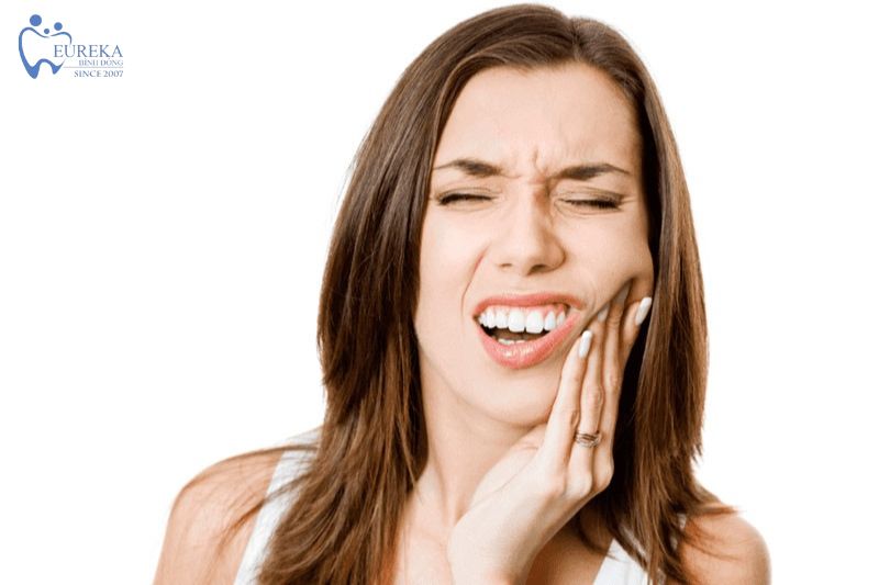 Bọc răng sứ có đau không?